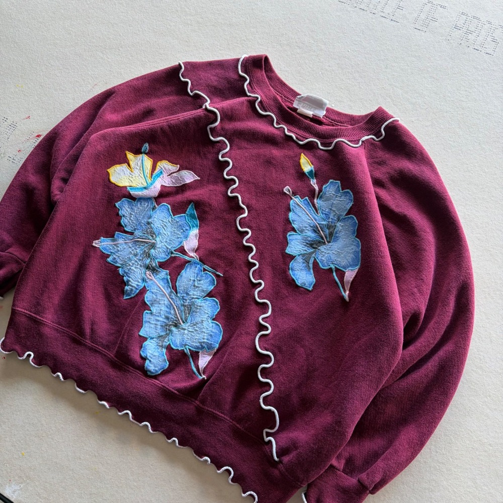 Vintage 90s Bassett-Walker Floral Rick Rack Sweatshirt Maroon Large